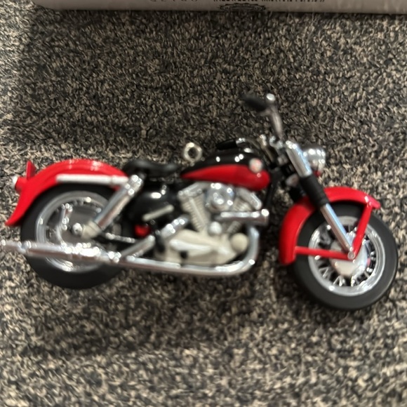 Hallmark 1957 XL sportster Harley Davidson ornament dated 2001 - Picture 3 of 4